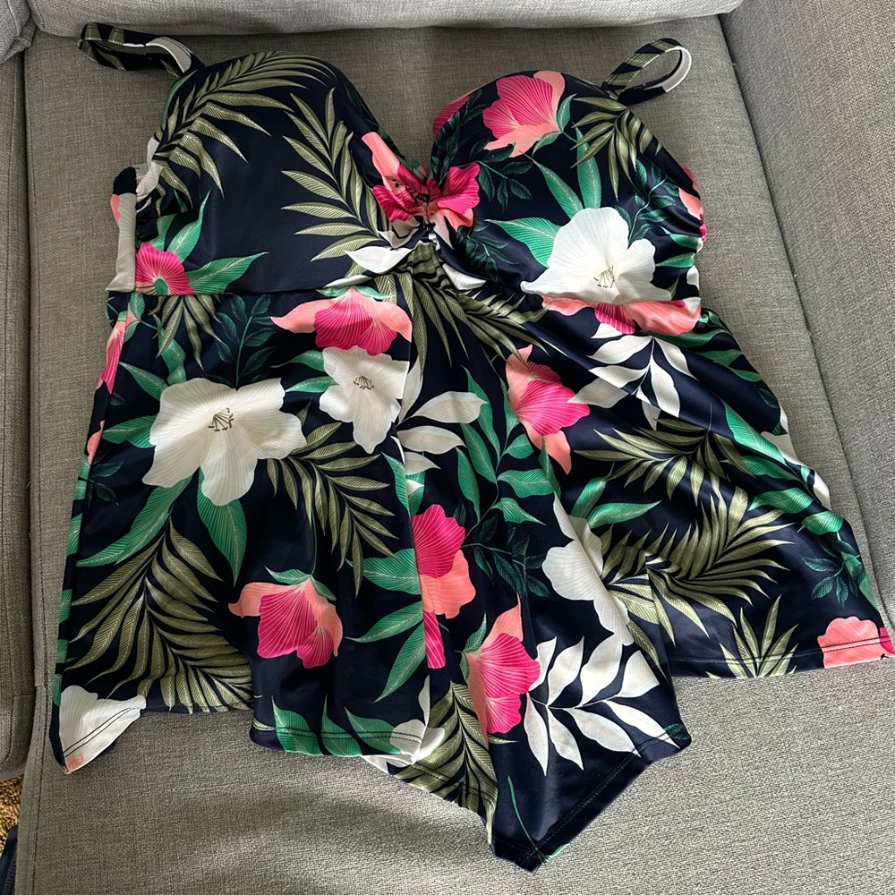 Floral Navy Blue Tropical Print Women’s Swim Tankini Top